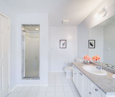 For Lease - 370 Flagstone Way, Newmarket, Ontario - Photo 5