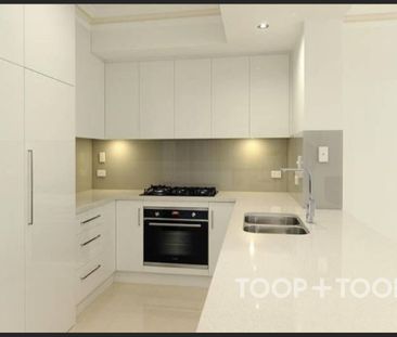 4 Bedrooms + Study. Absolute Luxury! - Photo 3
