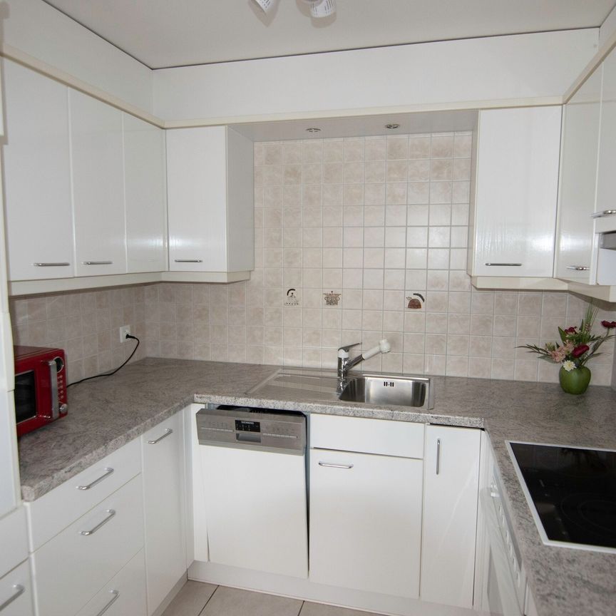 Light-flooded 2.5-room apartment with modern comfort in the heart of Dielsdorf - Foto 1