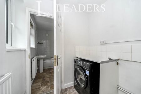 3 bedroom terraced house to rent - Photo 4