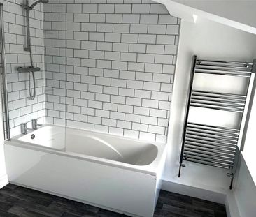 *UNEXPECTEDLY BACK AVAILABLE TO LET* Available now, Ouzelwell Hall ... - Photo 6