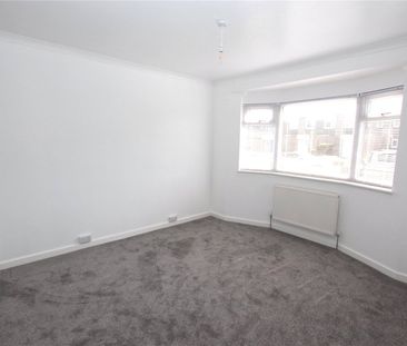 Alton Gardens, Southend-on-Sea, Essex, SS2 6QU - Photo 3