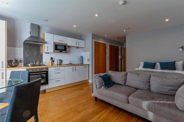 Studio to rent - Photo 1
