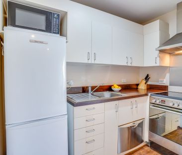 Secure and sunny - Photo 2