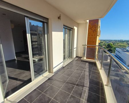 Available mid September - mid June - Photo 4