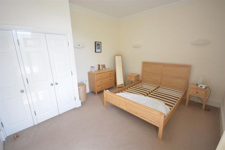 Cavendish Walk, Epsom, KT19 8BP - Photo 4