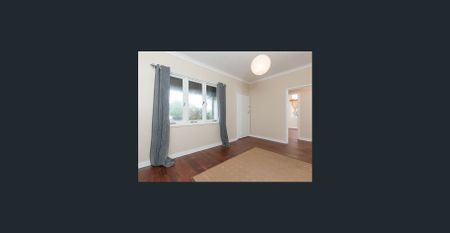 3 Bedroom Renovated Cottage With Rear Workshop - Photo 2