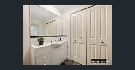 PICTURESQUE GARDEN VIEWS! - Photo 5