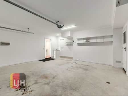SPACIOUS & MODERN TOWNHOUSE WITH DUCTED AIR + MORE!! - Photo 2