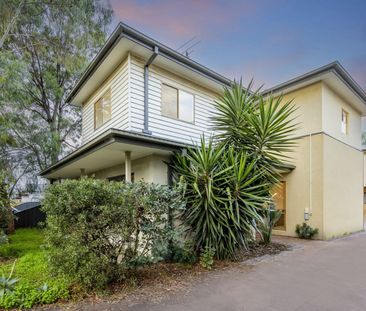 Impressive Three Bedroom Townhouse!! - Photo 6