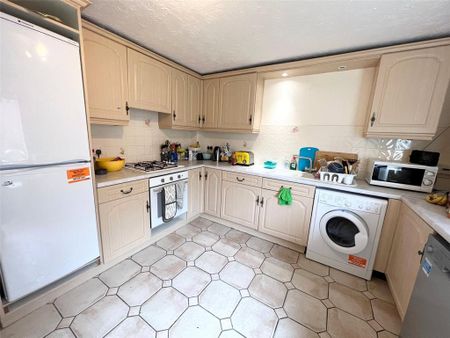 2 bedroom flat to rent - Photo 5