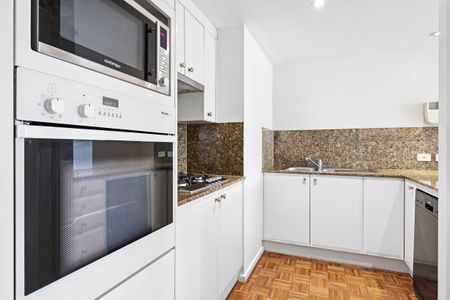 Contemporary Living in Harbour Garden Towers - Photo 3