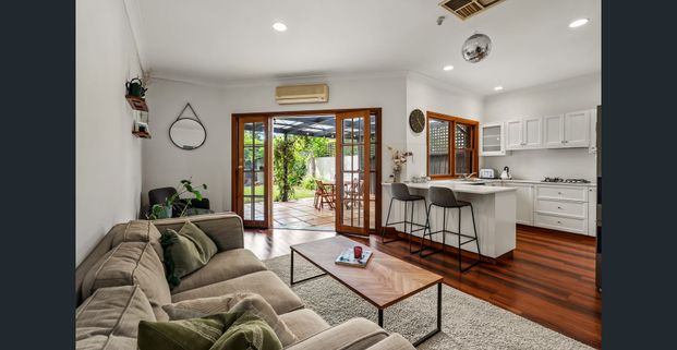 Character charm, lush gardens & spacious living in one of Adelaide's most prestigious suburbs - Photo 1