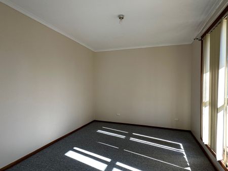 Well Appointed Unit in the Heart of Dandenong - Photo 2