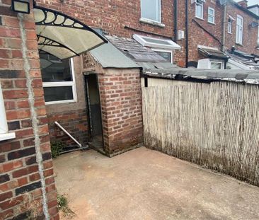 2 bedroom end of terrace house to rent - Photo 3