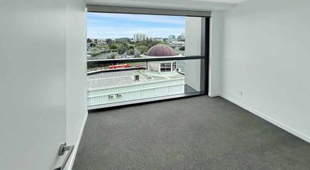 Modern 2-Bed, 2-Bath Apartment in Prime Manukau - Photo 2