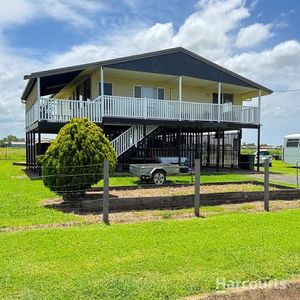 Family Home in Bundaberg North! - Photo 2