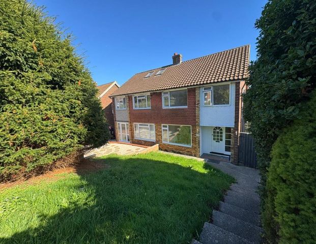 4 bedroom semi-detached house to rent - Photo 1