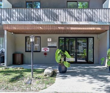 Trossacks Avenue Townhouses - Photo 4