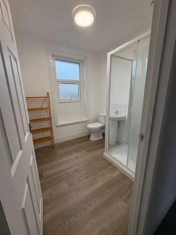 2 bedroom semi-detached house to rent - Photo 5