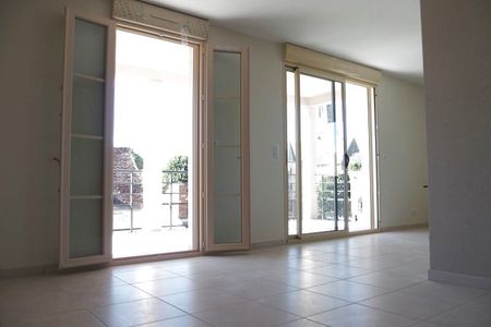 Location Appartement 5 pièces 143m² BEAUNE 21200 - Photo 2