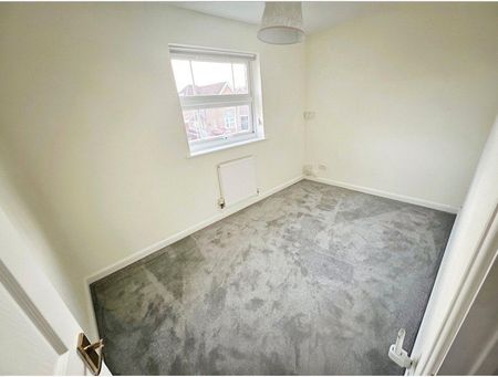 4 bedroom detached house to rent - Photo 2