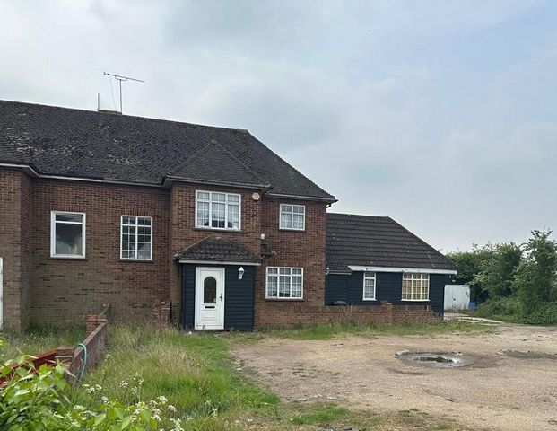 3 bedroom semi-detached house to rent - Photo 1