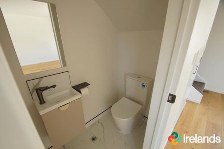 Finest Townhouse on Cross Street - Photo 4