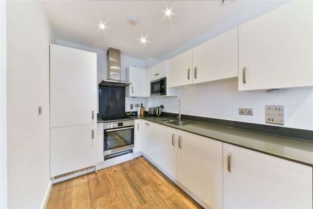 We are pleased to offer this beautifully presented and superbly finished three bedroom apartment to the lettings market. - Photo 2