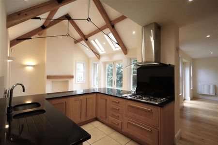 4 bedroom detached house to rent - Photo 5