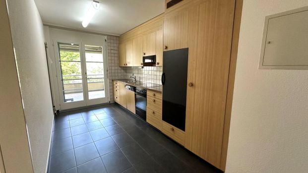 Schöne 3.5 Zimmerwohnung mit grossem Balkon - Photo 1