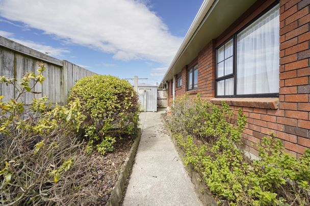 110 Oxford St, Tawa - Photo 1