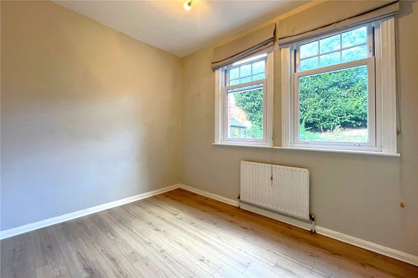 The Crescent, Farnham, Surrey, GU9 - Photo 1