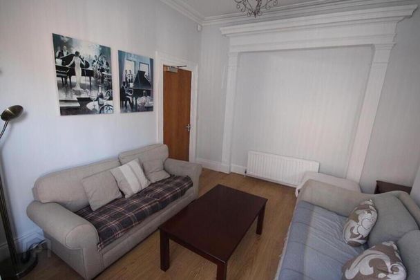 Malone Avenue, Room 5, R6 & R7. All Bills Included, Belfast, BT9 6ER - Photo 1