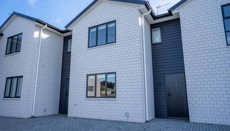 Power & Internet included - singles and couples considered - close to University - Photo 4