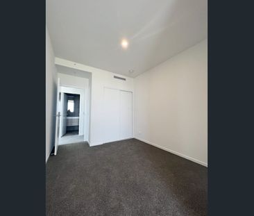 SOPHISTICATED WATERFRONT LIVING: 2 BEDROOM 2 BATHROOM APARTMENT - Photo 5