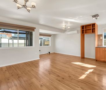 Charming 2-bedroom unit - Photo 5