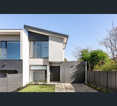 2/5 Valdemar Court, Brighton East, Vic 3187 - Photo 2