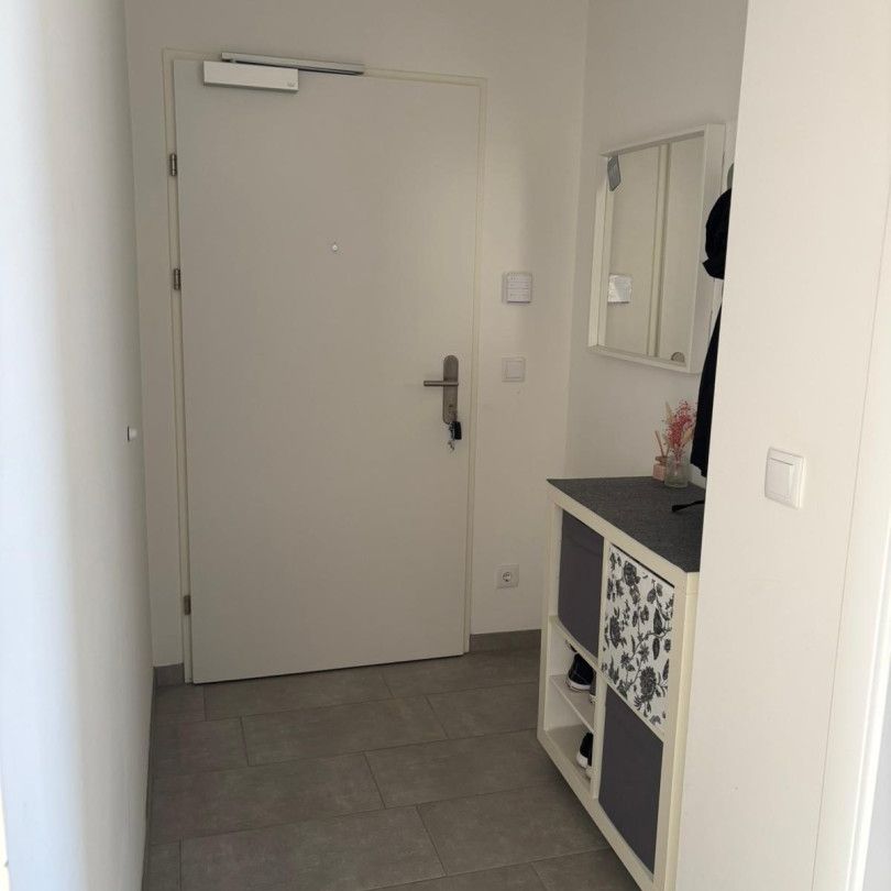 10m² große TERRASSE!!! Top-moderne DG-Wohnung nahe Akademiepark - Photo 1