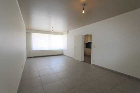 GELIJKVLOERS APPARTEMENT - RECENT VERNIEUWD - Photo 2