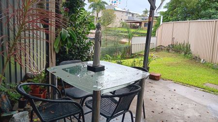 Broadbeach Waters - Photo 2