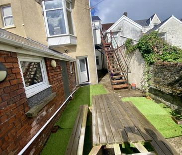3 bedroom flat to rent - Photo 1