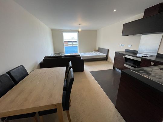 Studio to rent - Photo 1