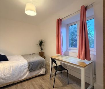 Room in a Shared House, Netherby House, SW8 - Photo 6