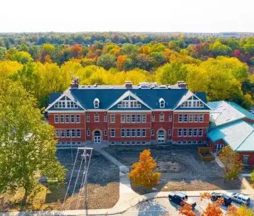 Grand 3-bedroom penthouse suite at the historic Oxford Estates | 83... - Photo 1