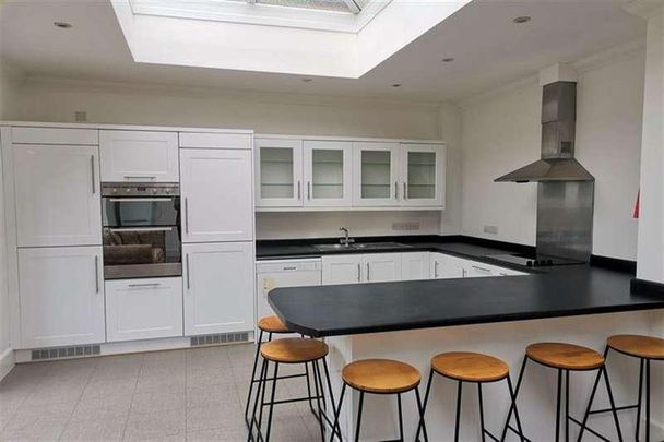 Bedroom Detached House In Winton, BH9 - Photo 1