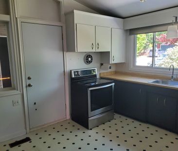 For Lease - 22 Duffin Street, Ajax, Ontario - Photo 5