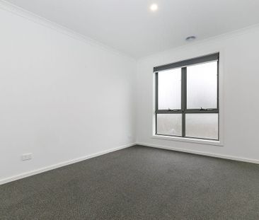 Chic & Convenient Clyde Living - Photo 2