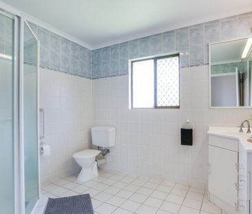 Spacious Home in the Best Street in Rochedale South - Photo 5