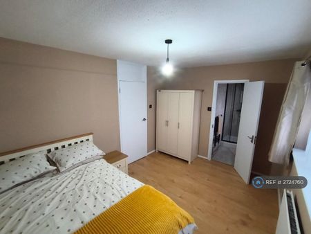 1 bedroom in a house share to rent - Photo 2